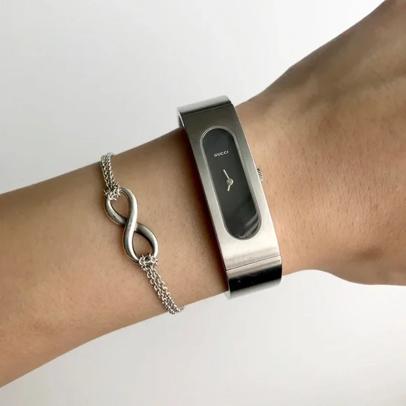 Vintage GUCCI 2400S Watch - Picture 2 of 6